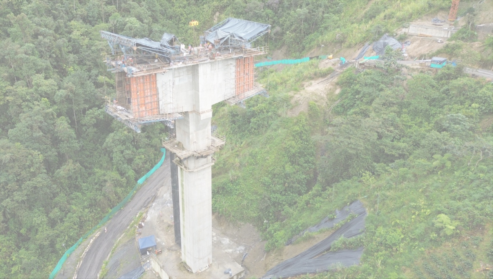Pila de viaducto en construcción